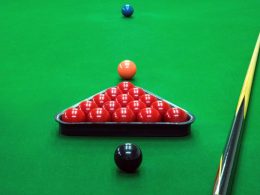 why are snooker tables green